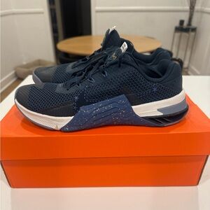 Nike Women's Navy Blue and White Training Sneakers